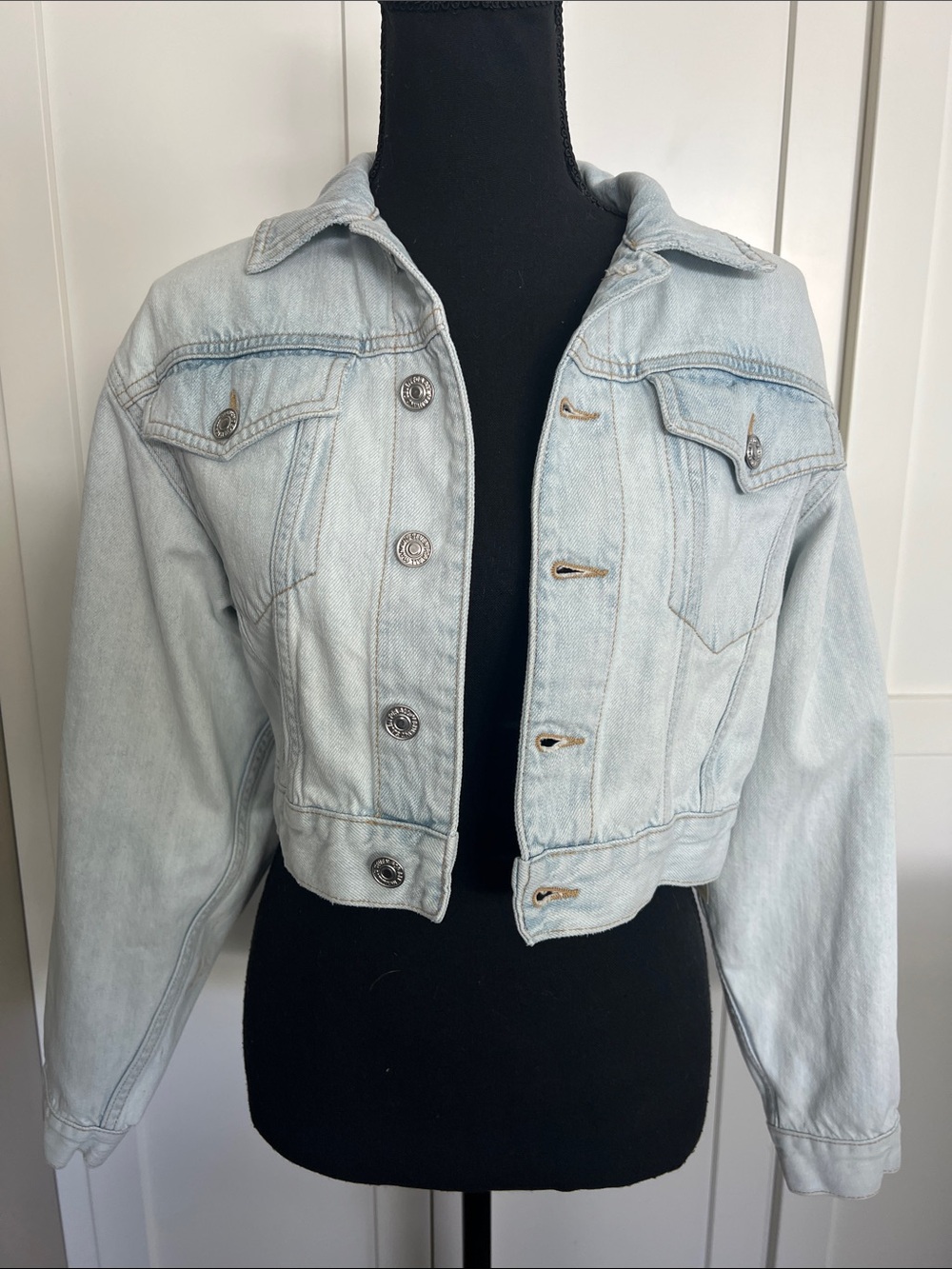 7 For All Mankind Cropped Light Wash Denim Jacket XS Like New